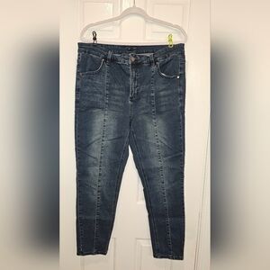 Universal Standard Jeans – Size 16 — Dark Wash, Front Seams, 26” Inseam